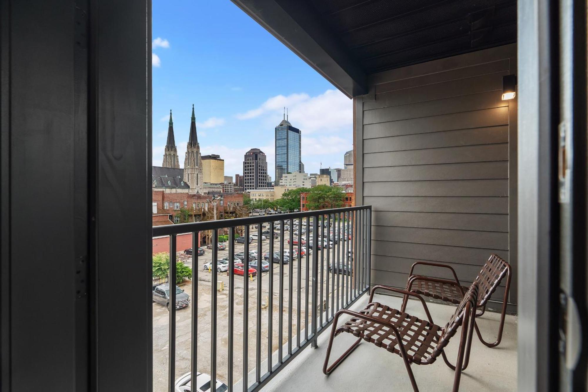 Cozysuites On Mass With Garage Parking #7 Indianapolis Bagian luar foto