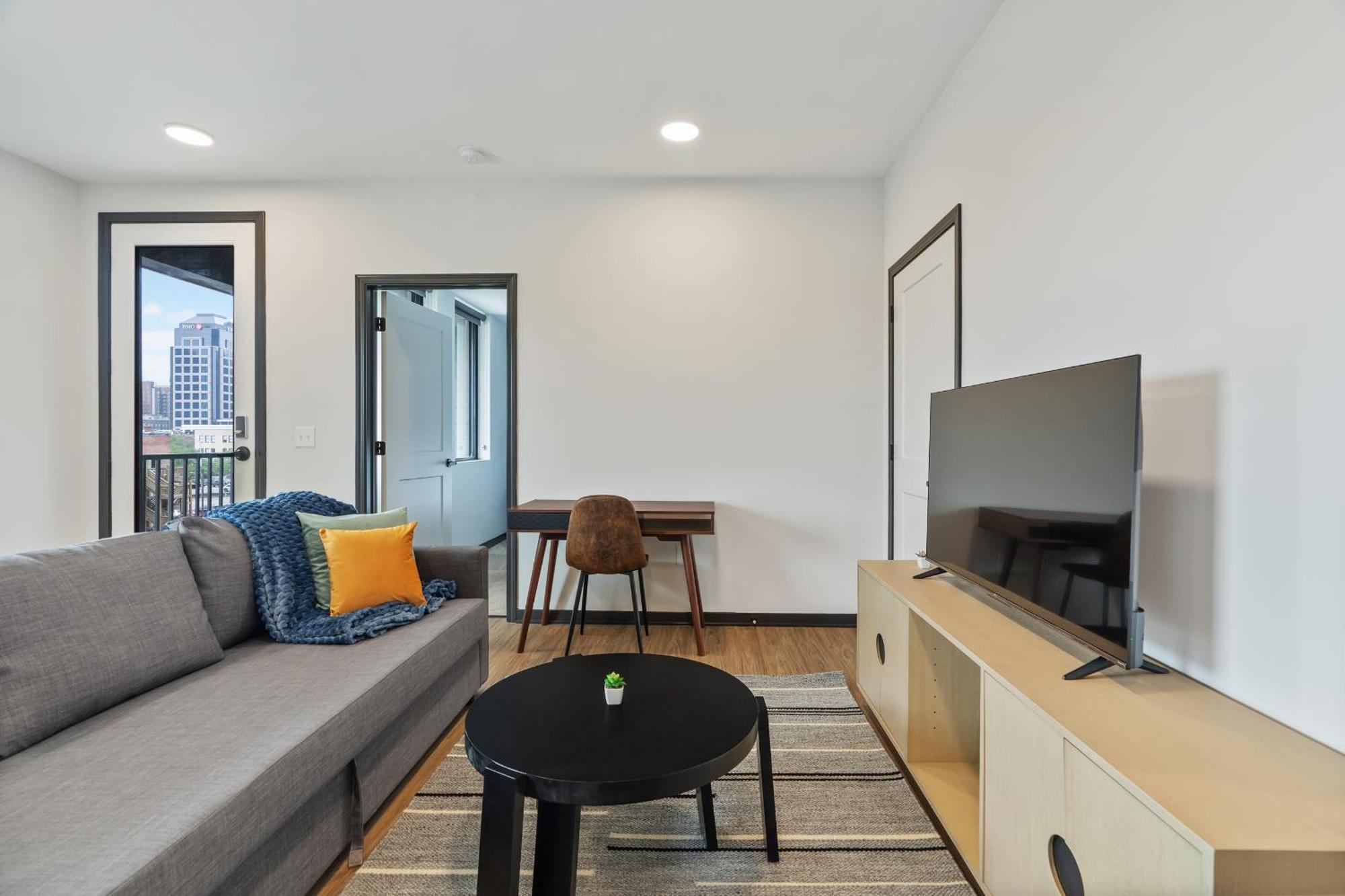 Cozysuites On Mass With Garage Parking #7 Indianapolis Bagian luar foto