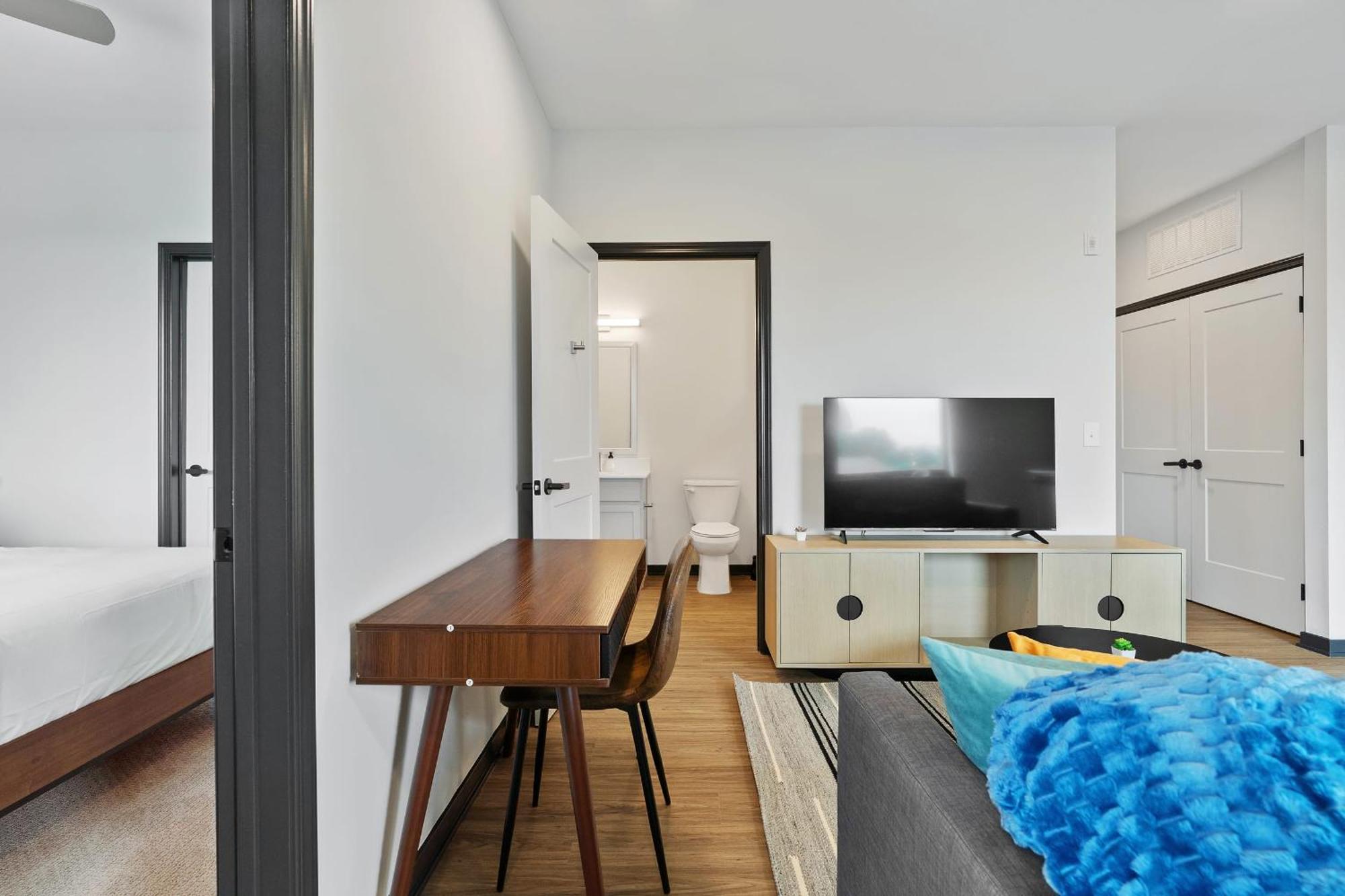 Cozysuites On Mass With Garage Parking #7 Indianapolis Bagian luar foto