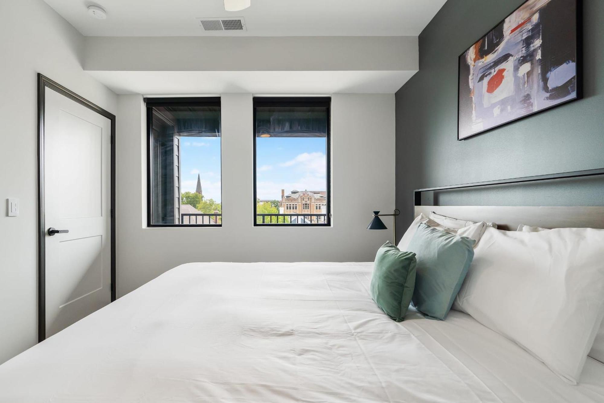 Cozysuites On Mass With Garage Parking #7 Indianapolis Bagian luar foto
