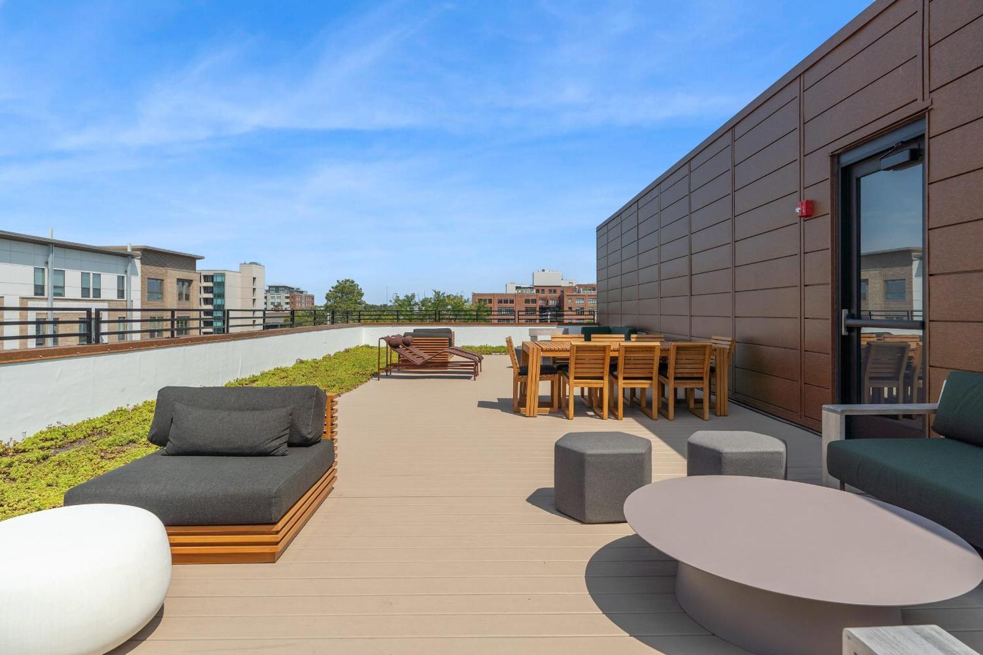 Cozysuites On Mass With Garage Parking #7 Indianapolis Bagian luar foto