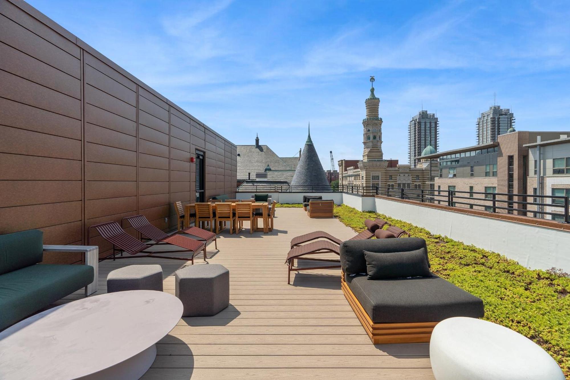Cozysuites On Mass With Garage Parking #7 Indianapolis Bagian luar foto